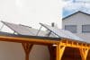 Solarpaneele auf einem Carport